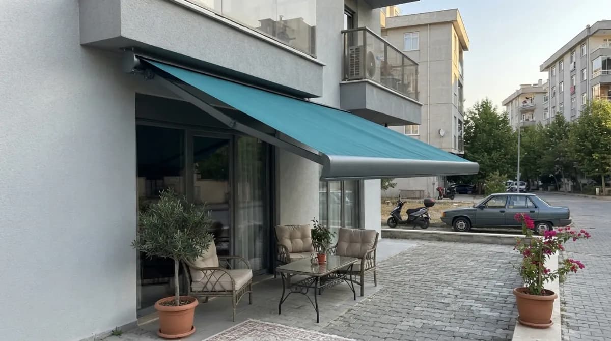 Kasetli tentenin alüminyum kaset gövdesi ve mafsallı kol detayı